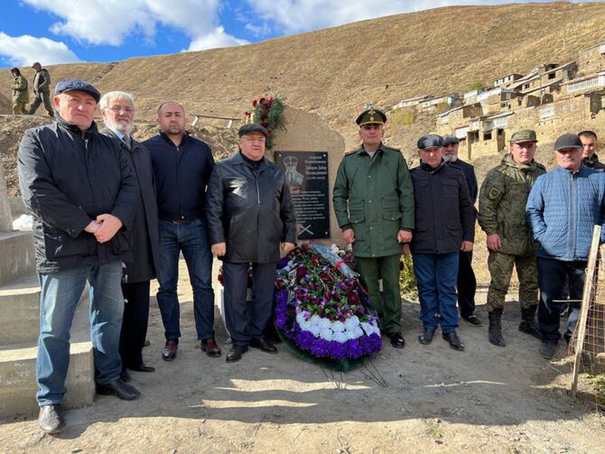 В честь погибшего офицера открыли мемориальную доску в родном селе.